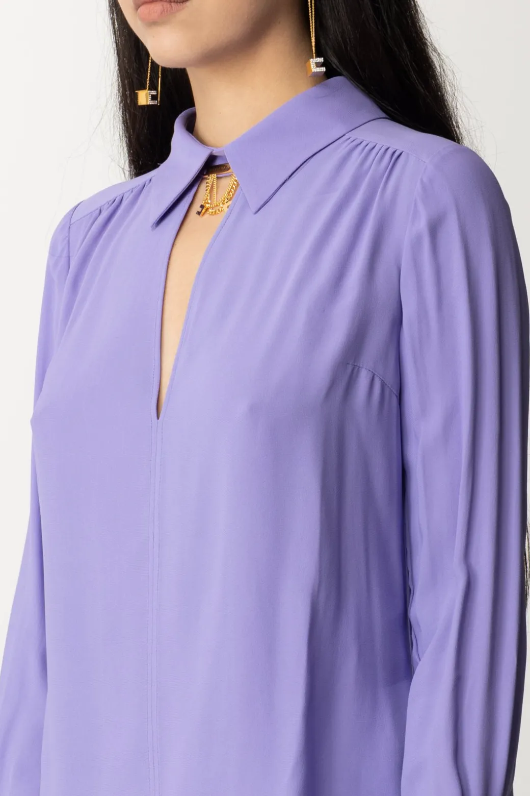 Elisabetta Franchi Camicia con Accessorio Al Collo e Scollo Sul RetroIRIS