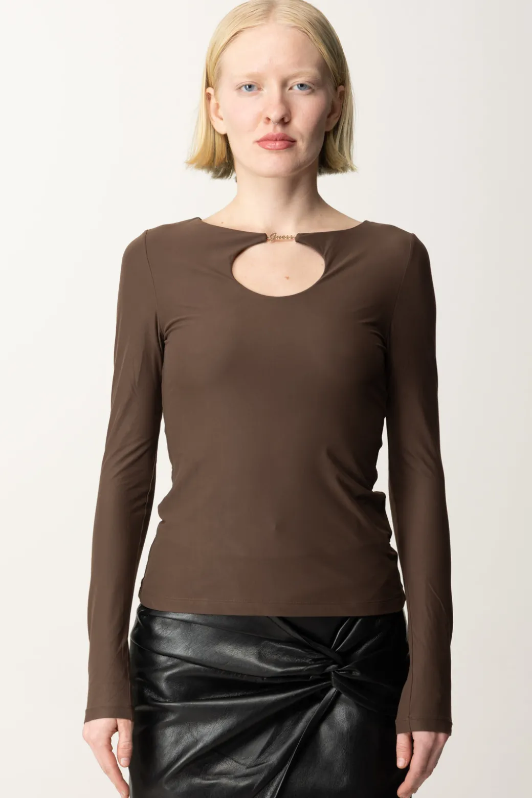 Guess Maglia Amira con Accessorio LogoDARK COFFEE