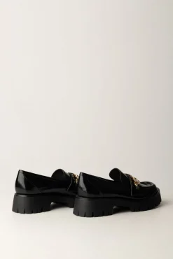 Guess Mocassini Almosty con Dettaglio Logo e CatenaBLACK