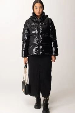 Pinko Piumino Corto Lucido con CappuccioNERO LIMOUSINE