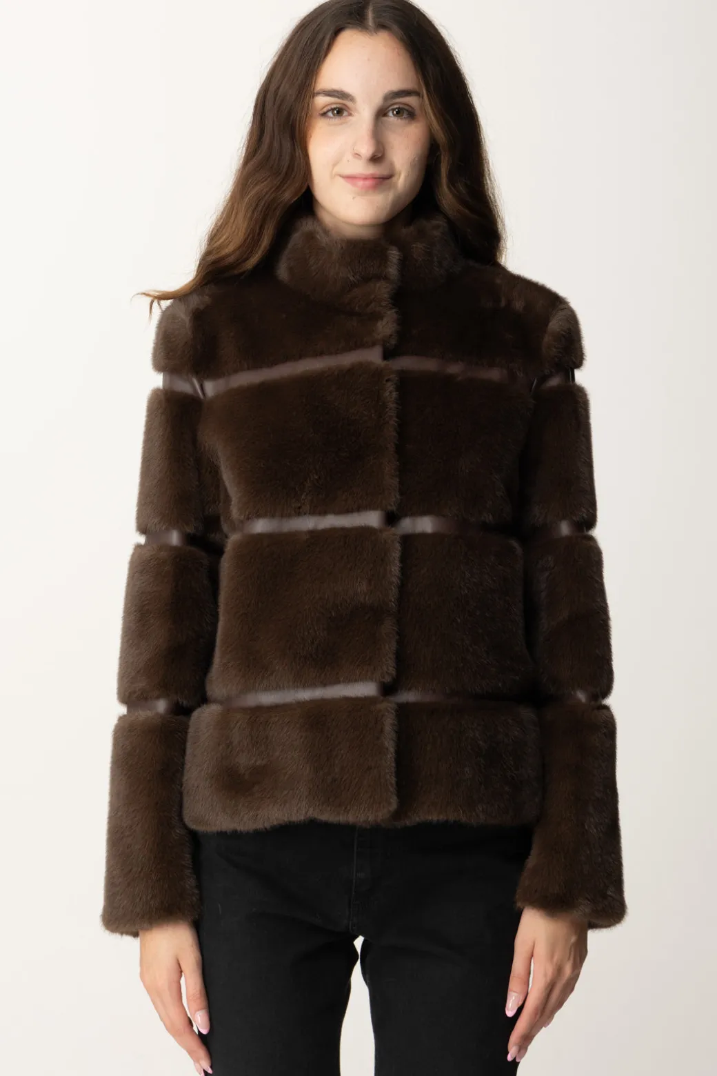 Twin-set Cappotto Corto In Faux Fur con IntarsiCOFFEE CHOCOLATE