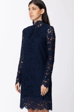 Twin-set Twin Set: Abito Elegante Tunica In Pizzo Macreme Collo Alto Fondo SmerlatoINDACO